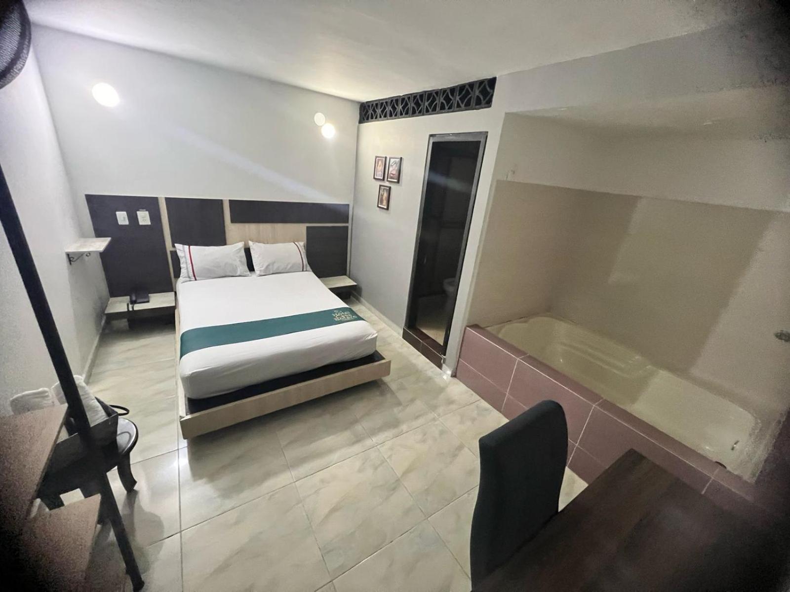Hotel Casa Botero Medellin Bagian luar foto